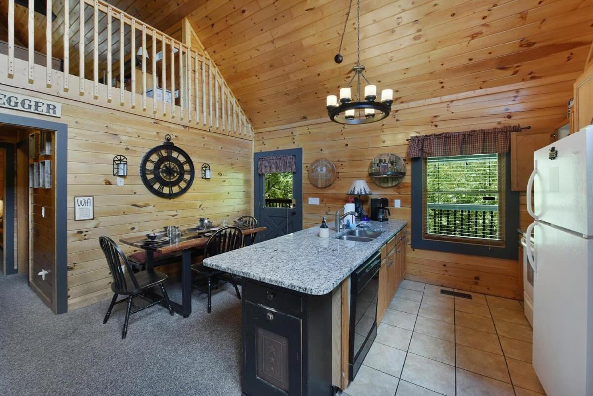 Ryes And Shine Bootlegger'S Cabin! Hot Tub* Pool* Arcade* Billiards *Ev * Pet Friendly Sevierville Zewnętrze zdjęcie