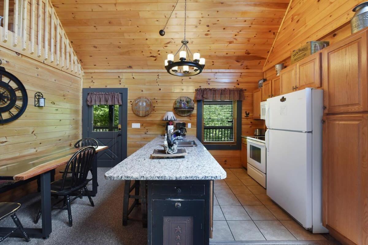 Ryes And Shine Bootlegger'S Cabin! Hot Tub* Pool* Arcade* Billiards *Ev * Pet Friendly Sevierville Zewnętrze zdjęcie