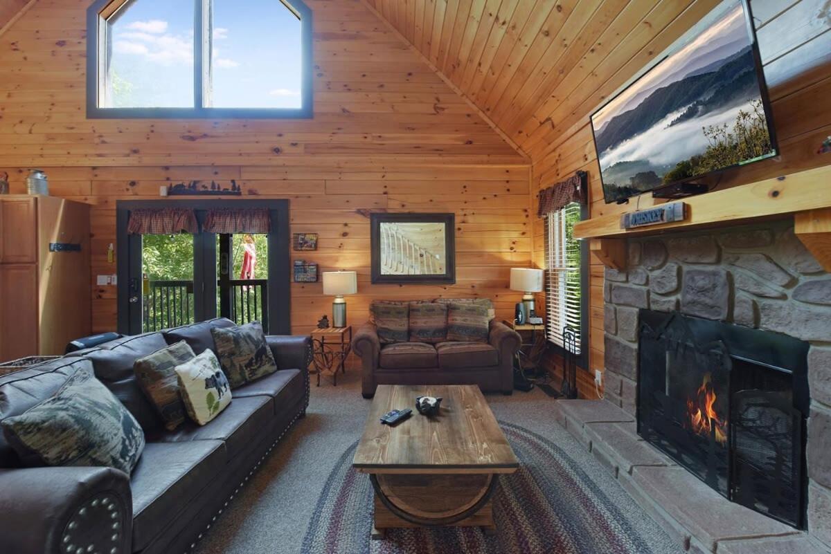 Ryes And Shine Bootlegger'S Cabin! Hot Tub* Pool* Arcade* Billiards *Ev * Pet Friendly Sevierville Zewnętrze zdjęcie