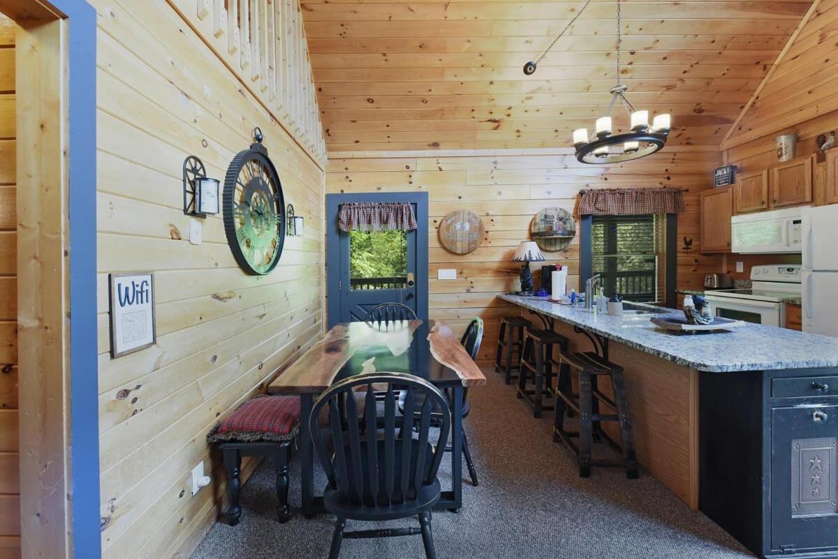 Ryes And Shine Bootlegger'S Cabin! Hot Tub* Pool* Arcade* Billiards *Ev * Pet Friendly Sevierville Zewnętrze zdjęcie